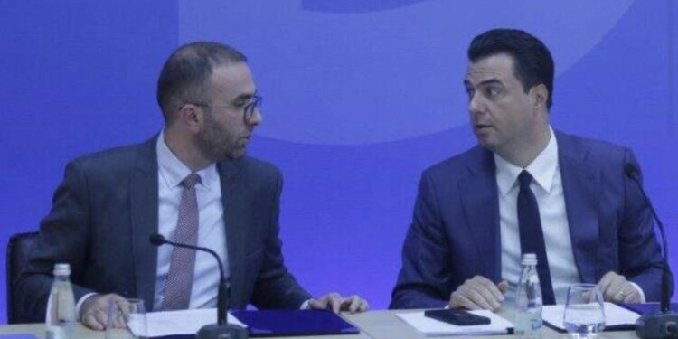 Basha i merr Bardhit postin e kreut të grupit dhe përjashton njerëzit e Berishës.