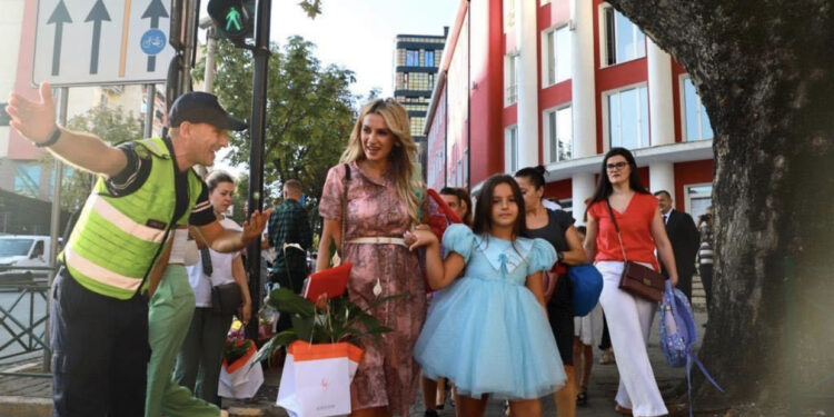 Sot nis viti i ri shkollor, uron politika