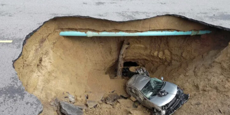 Të paktën 150 të vrarë nga stuhia e përmbytjet