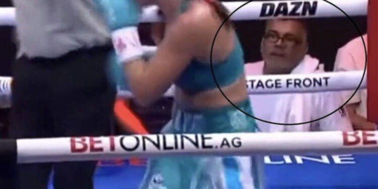 VIDEO/ Tragjedi/ Trajneri humb jetën ndërsa sportistja e tij ishte në ring