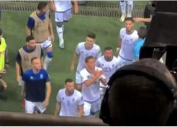 Thirrjet racistë të rumunëve, Vojvoda iu përgjigjet duke bërë shqiponjën me duar