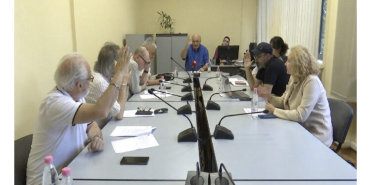 Debate të forta/ Këshilli Drejtues ndalon shkatërrimin e RTSH, rrëzon të gjitha emërimet korruptive të Alfred Pezës