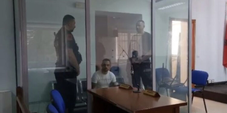 U arrestua me eksploziv, por ishte në kërkim për zhdukjen e Koçoles dhe Sulovarit, lihet në burg Albi Mecini