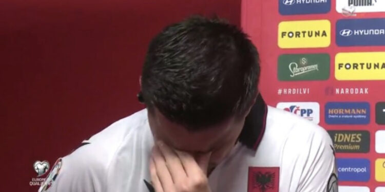 Mos e humb këtë VIDEO/ Debutoi me fanellën e kombëtares, Mirlind Daku shpërthen në lot: I emocionuar dhe krenar