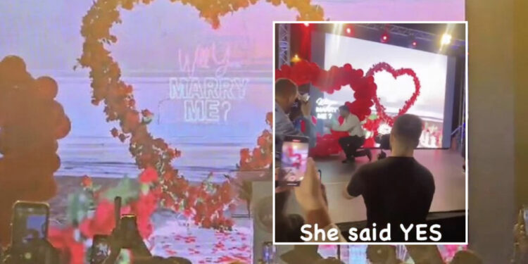 VIDEO/ Ceremonina e diplomimit në Durrës, i riu propozon të dashurën për martesë