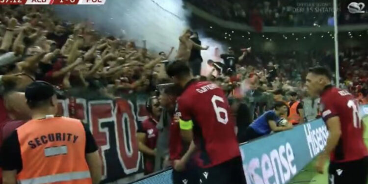 EMRAT/ FSHF shpall “non grata” tifozët që hodhën flakadanë në ndeshjen ndaj Polonisë