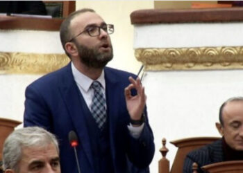 Basha ka vetëm 6 deputetë, 80% e grupit parlamentar njohin Gazment Bardhin si kryetar