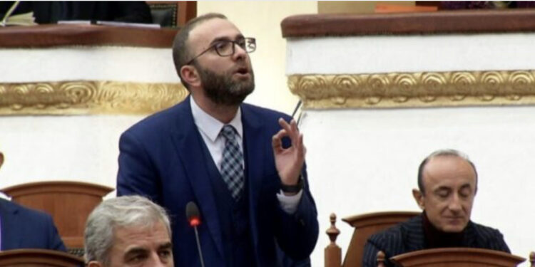 Basha ka vetëm 6 deputetë, 80% e grupit parlamentar njohin Gazment Bardhin si kryetar