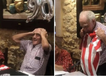 VIDEO/ Gjyshi 90-vjeçar merr dhuratë fanellën e ekipit të zemrës, momenti kur shpërthen në lot