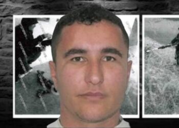 “E ç’na q…u”, dalin FOTOT e Nuredin Dumani me super-kallash dhe pistoletë “BUL” izraelite!