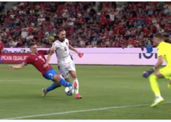 Mbyllet pa gola pjesa e parë/ Shqipëria nuk di të shënoj por luan mirë