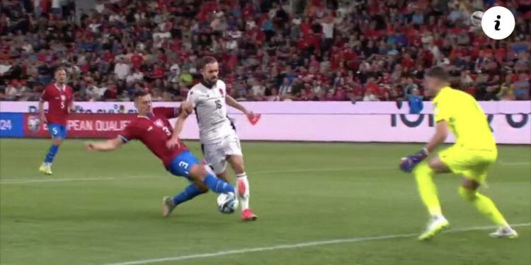 Mbyllet pa gola pjesa e parë/ Shqipëria nuk di të shënoj por luan mirë