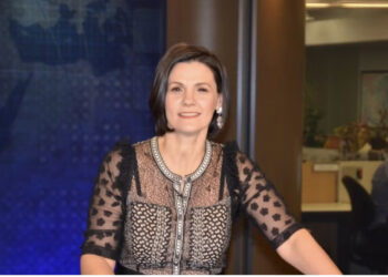 Humbi betejën me sëmundjen, ndërron jetë gazetarja e Zërit të Amerikës, Rudina Dervishi