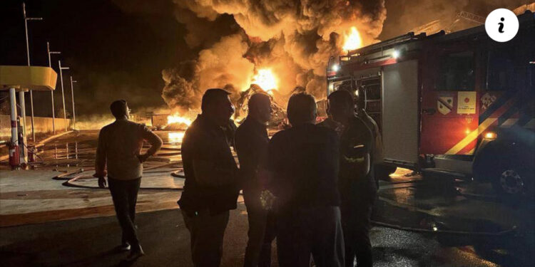 Zjarri në fabrikën e bojërave/ Evakuohen banorët e zonës, në vendin e ngjarjes forca zjarrfikëse të Tiranës e Durrësit, devijohet kalimi