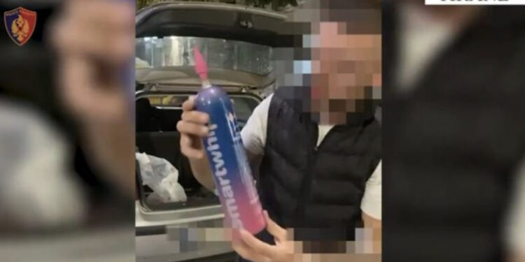 “Të ço shumë avion”! Kush është “sheiku” i Durrësit që u kap me tullumbace?