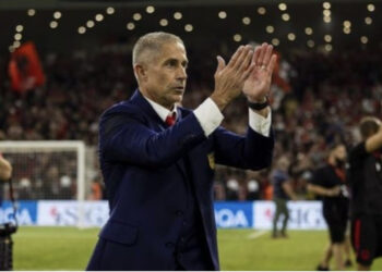 Fitorja historike ndaj Polonisë, Sylvinho përshëndet tifozët në shqip: Javë me rezultate të rëndësishme