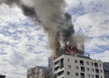 U përfshi nga flakët, ja sa kanë paguar banorët për një apartament në pallatin 10-katësh në Tiranë