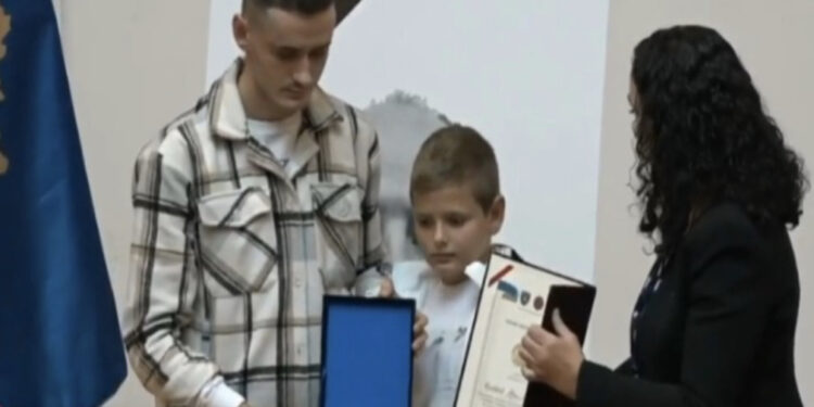 La tre fëmijë jetimë! Kosova nderon heroin që u vra duke mbrojtur atdheun