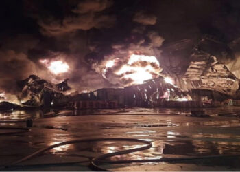 Situatë kritike në fabrikën e bojrave, flakët po rrethojnë shtëpitë, dëgjohen shpërthime të njëpasnjëshme