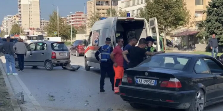 E rëndë në Tiranë! Makina përplas 11-vjeçarin pranë fushës së sportit