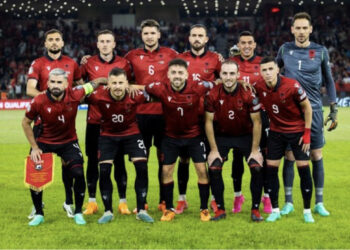 Dalin formacionet zyrtare, Sylvinho befason kundër Çekisë