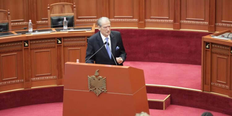 Berisha: Nuk ka ndodhur kurrë në historinë e parlamentit që njëra palë t’i diktojë tjetrës përfaqësimin