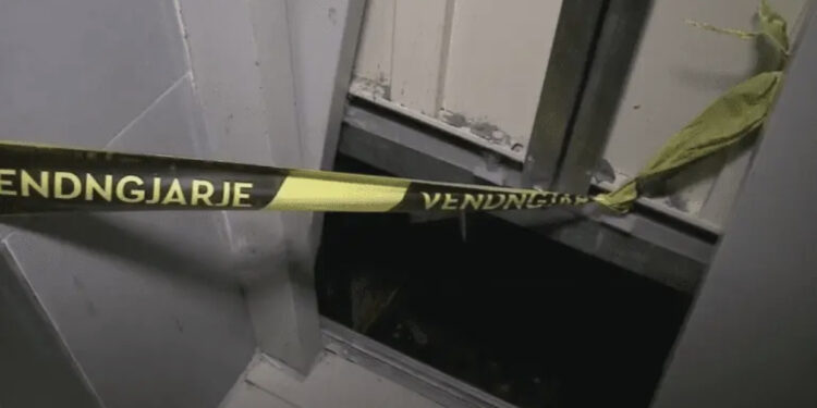 Shkëputet kavoja e ashensorit, brenda tij çifti me dy foshnjat, marrim lëndime të rënda