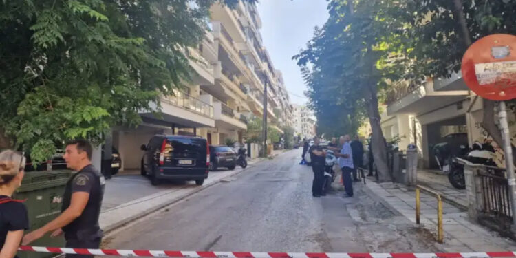 E tmerrshme/ Polici çoi fëmijët në shkollë, kthehet në shtëpi vret gruan dhe veten