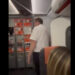VIDEO/ Çifti kapet ‘mat’ duke bërë seks në tualetin e avionit, pasagjerët shpërthejnë në të qeshura