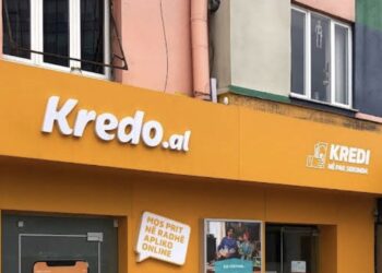 Qëndroni larg! Kredo një kompani fajdesh dhe mashtrimi, kur do të arrestohet pronari i saj?!