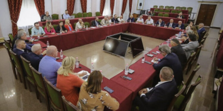 Tjetër takim Berisha-Bardhi, ja qyteti i tryezës së përbashkët mes deputetëve