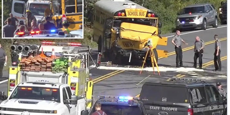 Kamioni përplas autobusin e shkollës