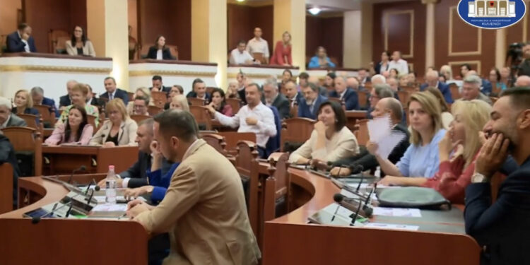 Debat në Kuvend! PS miraton ndryshimet në qeveri