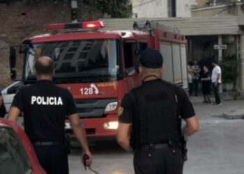 Merr flakë ish-fabrika e qelqit në Kavajë