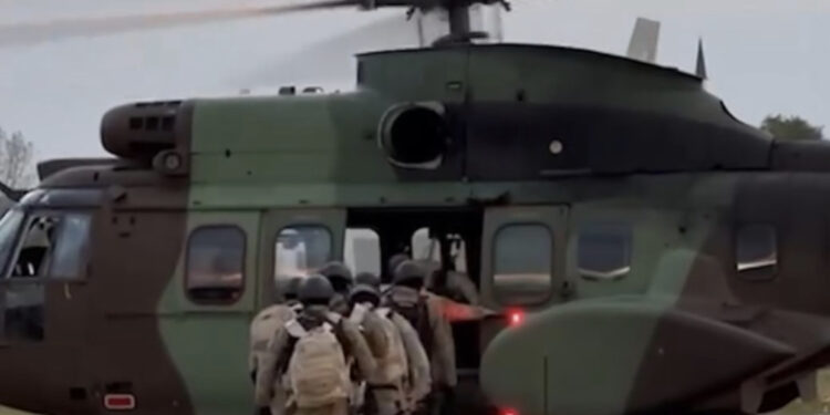 VIDEO/ Rrethohet Shkodra nga toka dhe ajri! Ngrihet helikopteri, FNSH lëshohet “rrufe”