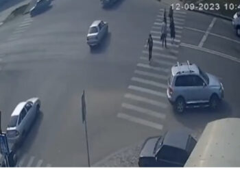 VIDEO/ Kamioni përplas për vdekje këmbësoren, largohet nga vendngjarja