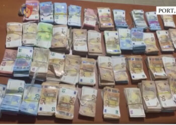 Po vinte nga Italia! Bllokohet furgoni me 250 mijë Euro në Portin e Durrësit