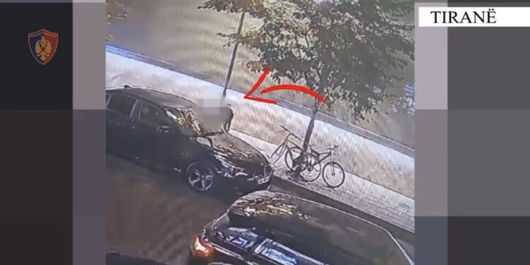 VIDEO në Tiranë/ I qetë në mes të ditës hajduti merr biçikletën