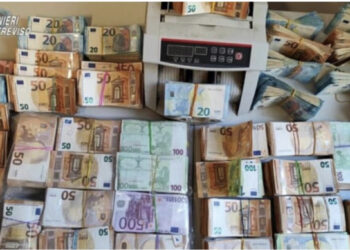 Arrestohen dy shqiptarë në Itali/ U kapën me 58 kg drogë dhe mbi 400 mijë euro, sekuestrohet edhe “fletorja e koduar”