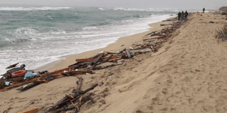 Gjenden 15 persona të vdekur në bregdet, dyshimet e para