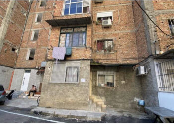 Heshtje dhe zi! Kjo është shtëpia ku ndodhi vrasja në Tiranë