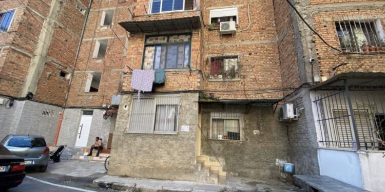 Heshtje dhe zi! Kjo është shtëpia ku ndodhi vrasja në Tiranë