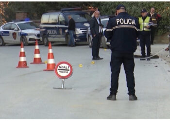 Vdes vajza, rëndë babai në Tiranë