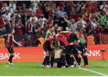 4 pikë në 2 ndeshje, Shqipëria ngjitet në FIFA, kuqezinjtë fitojnë 3 pozicione