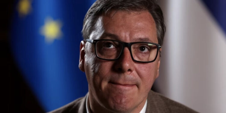 Ushtria serbe në kufi me Kosovën, Vuçiç: Nuk do të hyjmë në Kosovë, nuk duam luftë