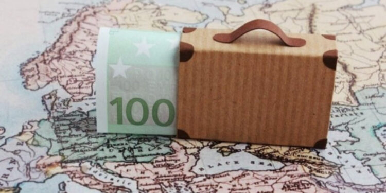 Emigrantët sollën në shtëpi një rekord prej 444 milionë euro në 6-mujorin e parë