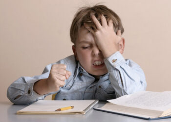 Fëmija juaj nuk do të shkojë në shkollë? Disa këshilla për ta ndihmuar