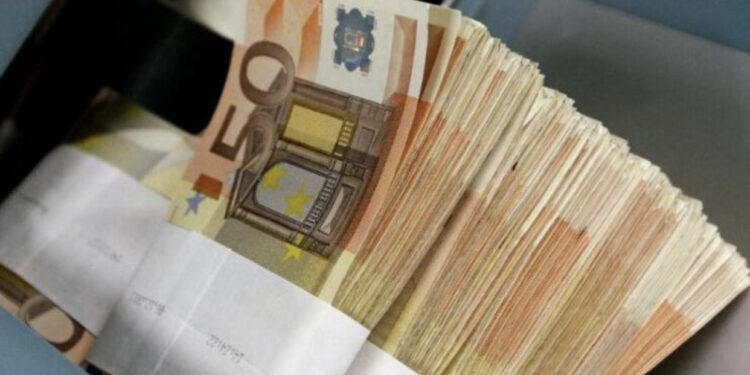Euro ”ngre kokë”! Leku “zhyt” Dollarin