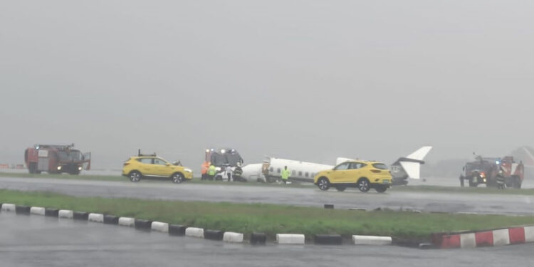 VIDEO/ Avioni privat ndahet në dy pjesë, shpëtojnë mrekullisht 8 personat që ndodheshin në bord