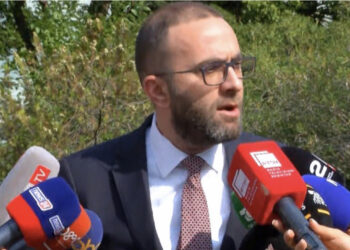 Mos u çudisni kur të vetëshpallet Mbret”, Bardhi sfidon Bashën: Nëse mbështetet nga 18 deputetë, i 19-i do jem unë